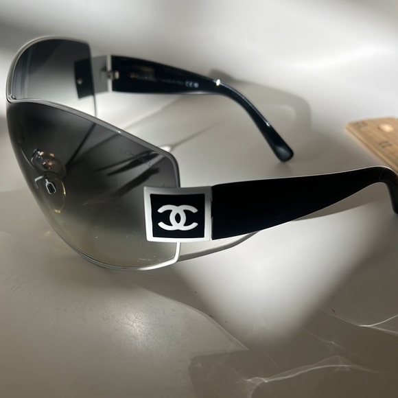 Y2K Rare Chanel Shield Sunglasses - Picture 4 of 10